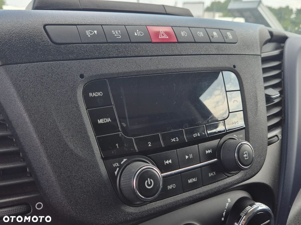 Iveco Daily 40C18 Hi-Matic 3.0 HPi, kontener 8PAL, winda DHollandia 750KG, klimatyzacja, - 10