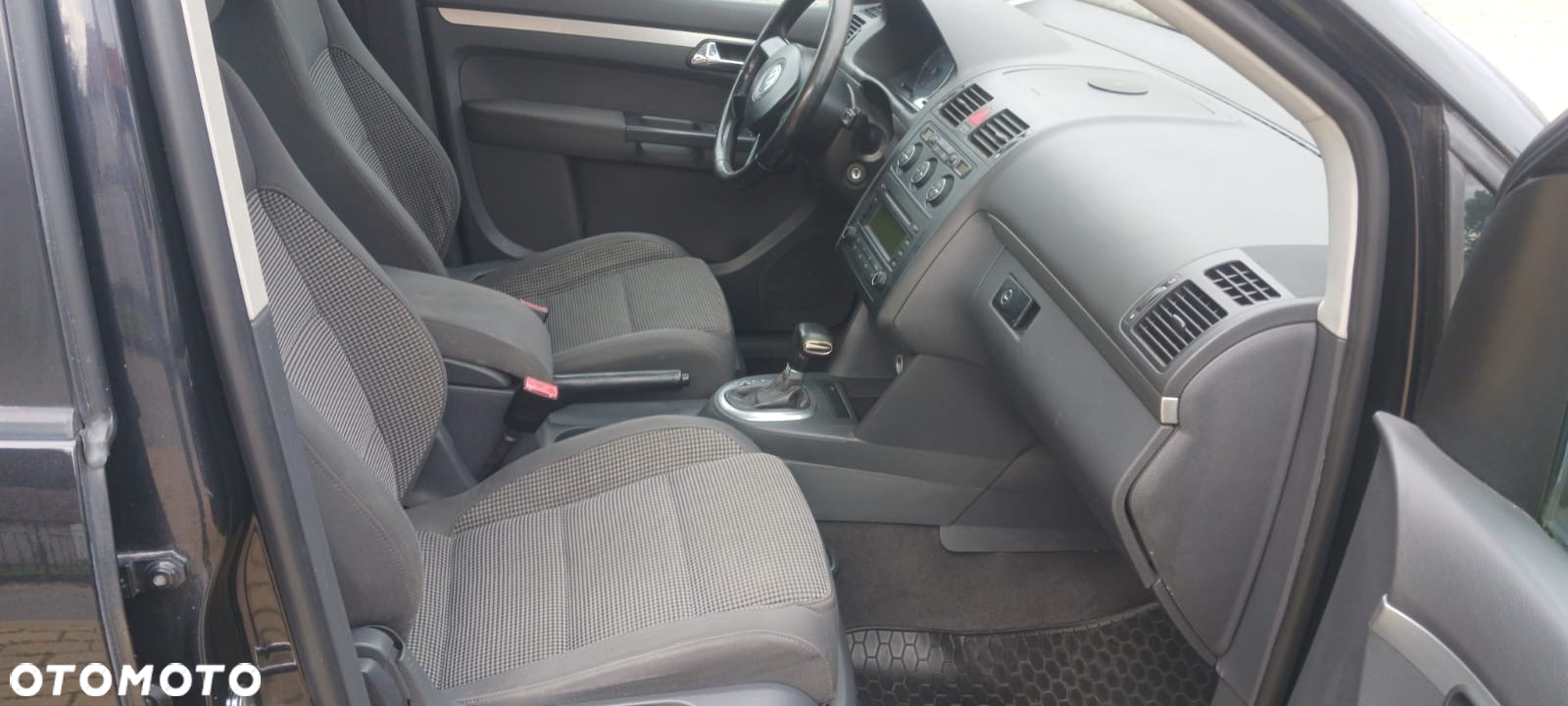 Volkswagen Touran 2.0 TDI DPF BlueMotion Technology DSG Comfortline - 6