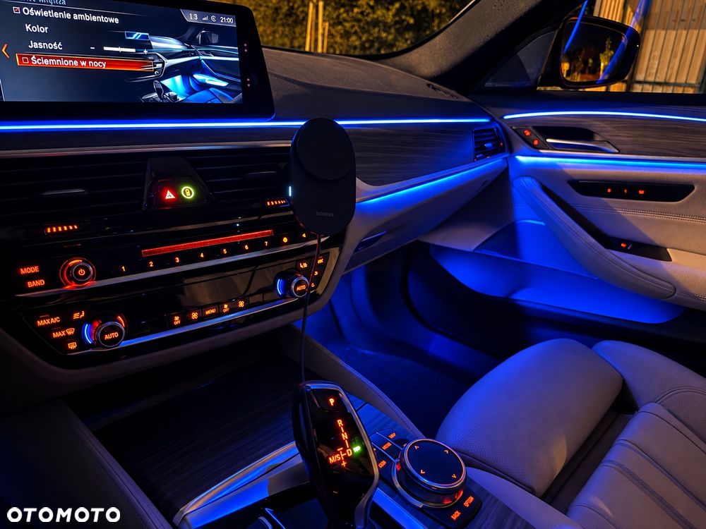 BMW Seria 5 M550i xDrive - 22
