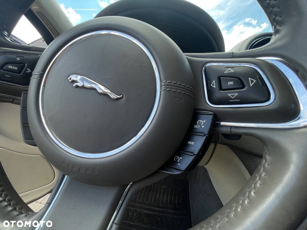 Jaguar XJ 3.0 D V6 Portfolio - 24