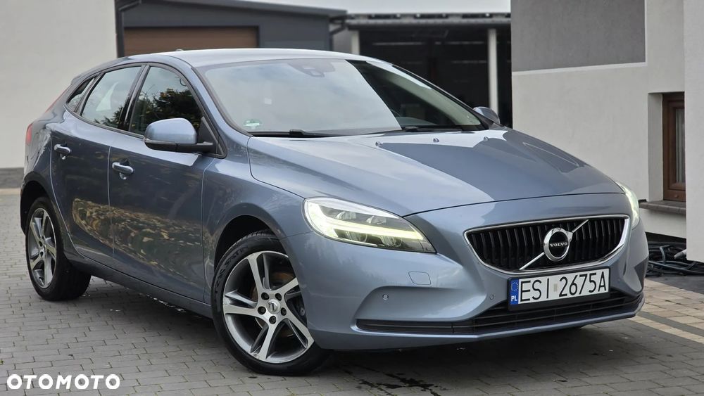 Volvo V40 D2 Momentum - 1
