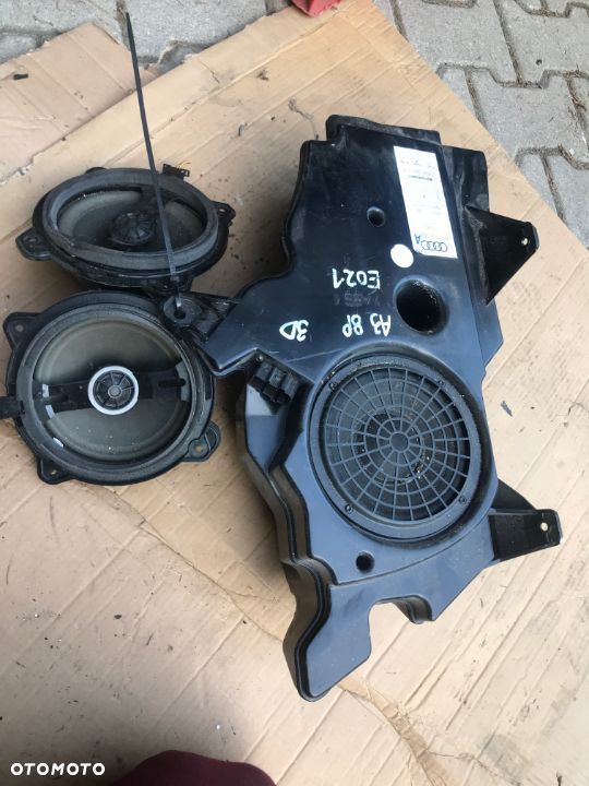 Subofer z głośnikami AUDI A3 8P 3drzwi 8P3035382A - 2