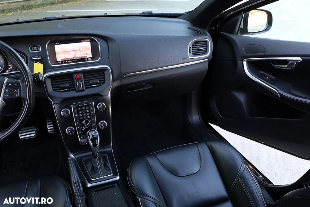 Volvo V40 D3 Aut. R-Design - 21