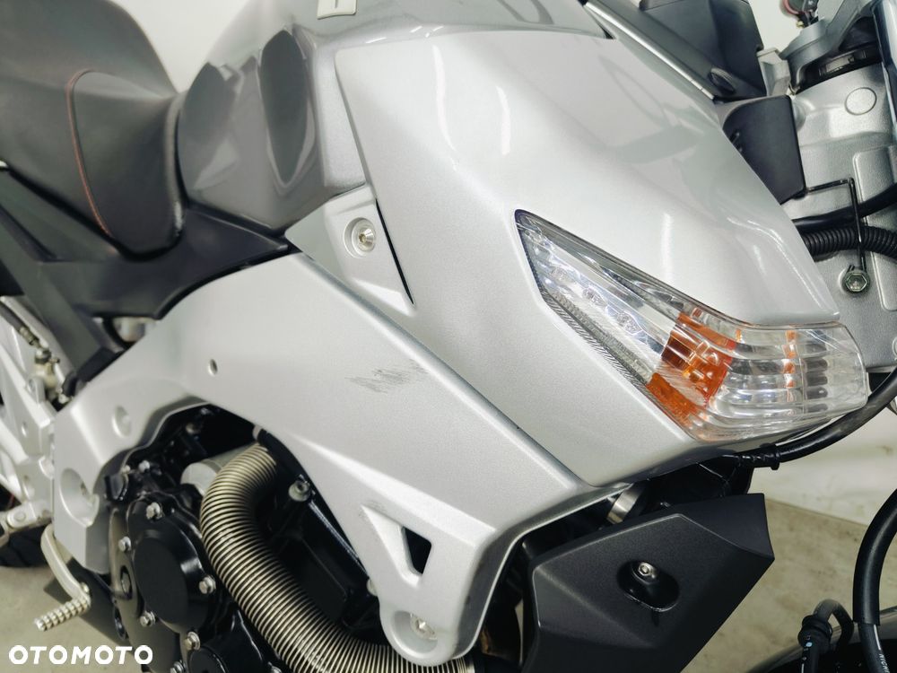 Suzuki GSR - 6