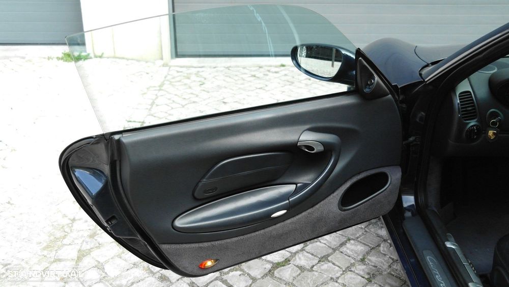 Porsche 911 (996) Carrera Coupé - 38