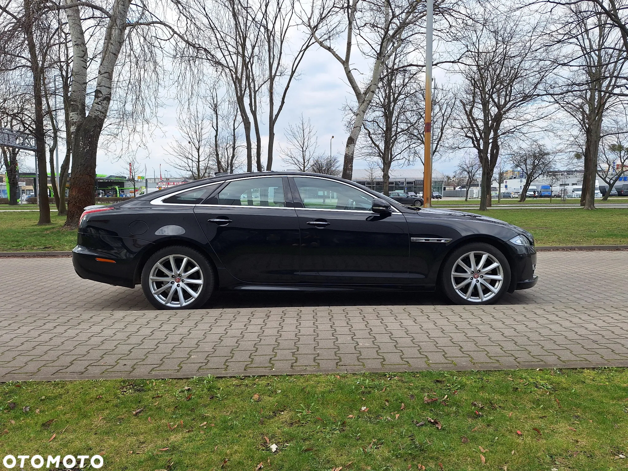 Jaguar XJ 3.0 D V6 R-Sport - 5