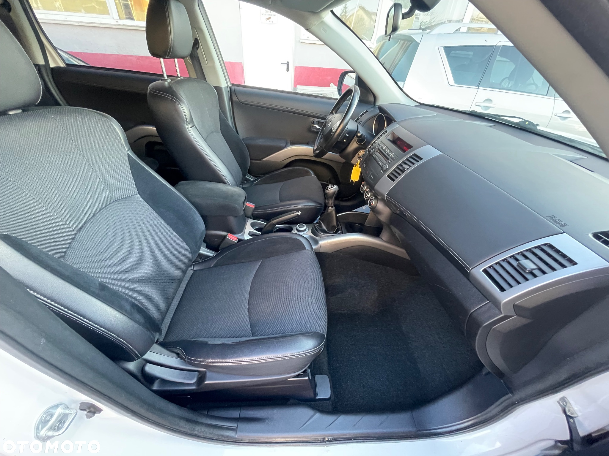 Mitsubishi Outlander 2.4 4WD Intense - 11