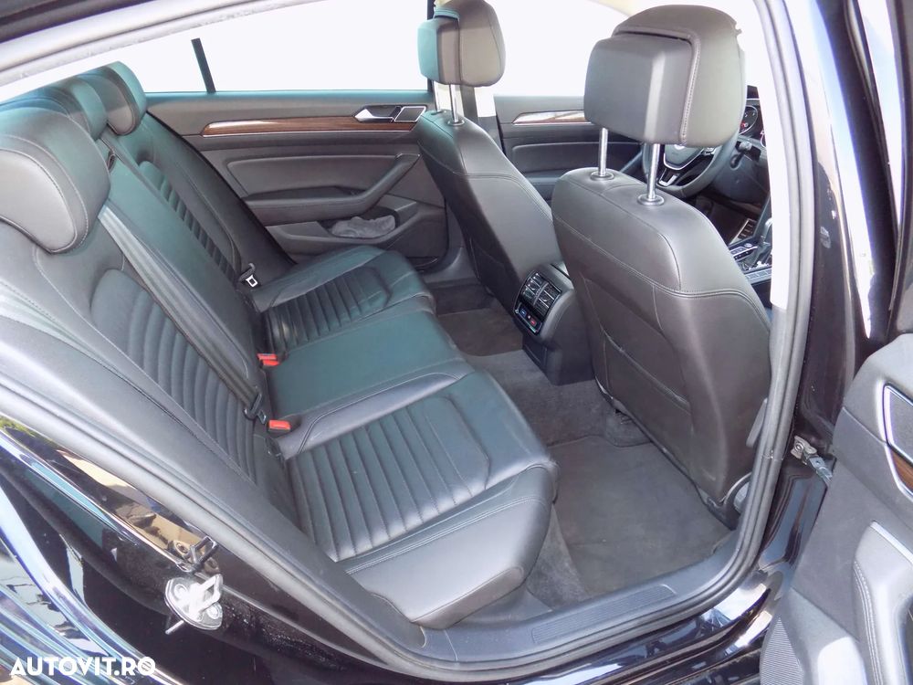Volkswagen Passat 2.0 TDI SCR DSG Comfortline - 24