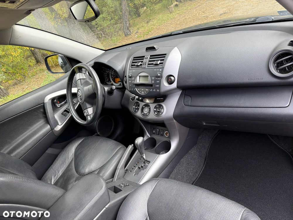 Toyota RAV4 - 10