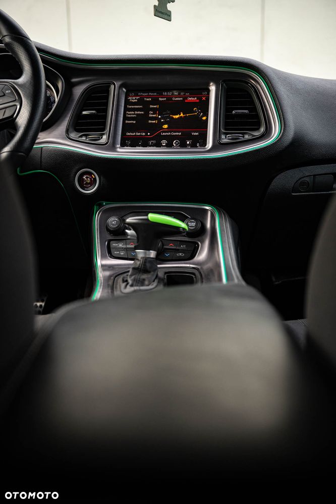 Dodge Challenger - 18