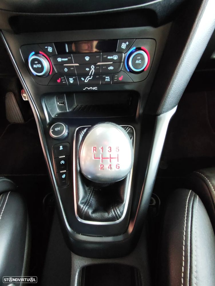 Ford Focus 2.0 EcoBoost ST c/ Pack Pele Desportiva - 36