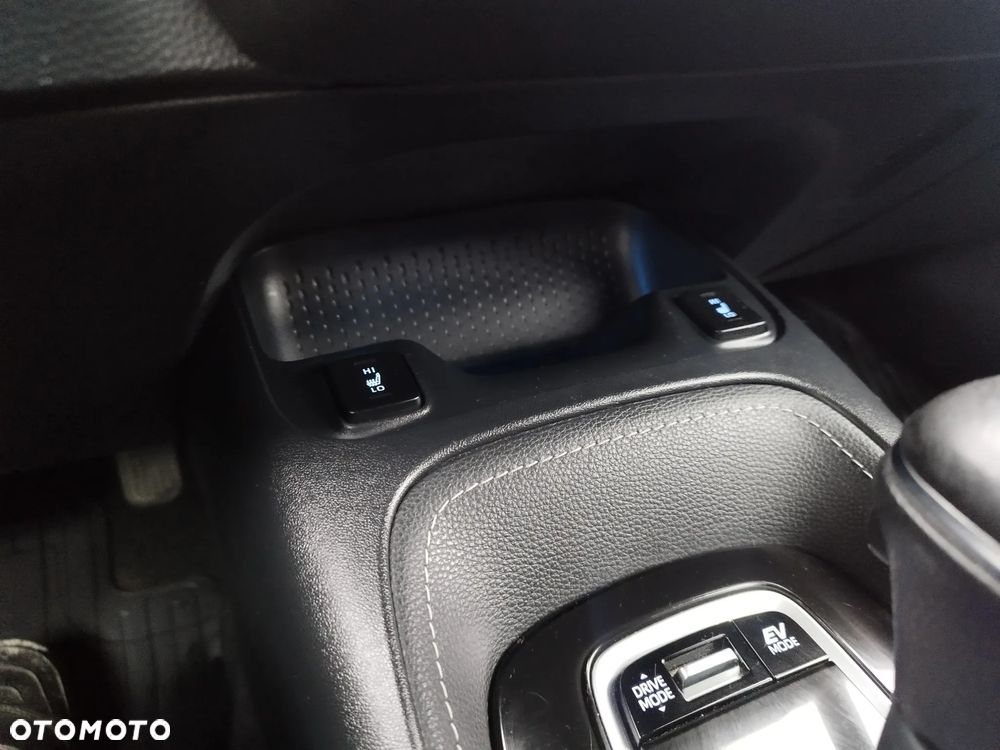 Toyota Corolla 1.8 Hybrid GPF Executive - 24