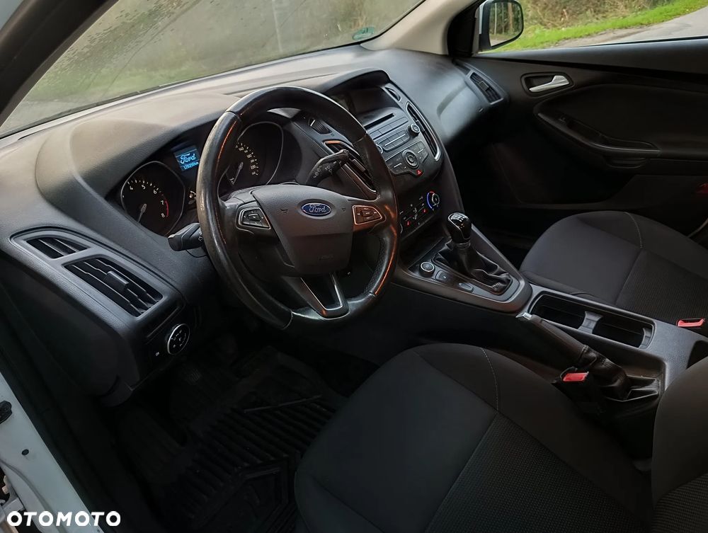 Ford Focus ver-1-0-ecoboost-trend - 11