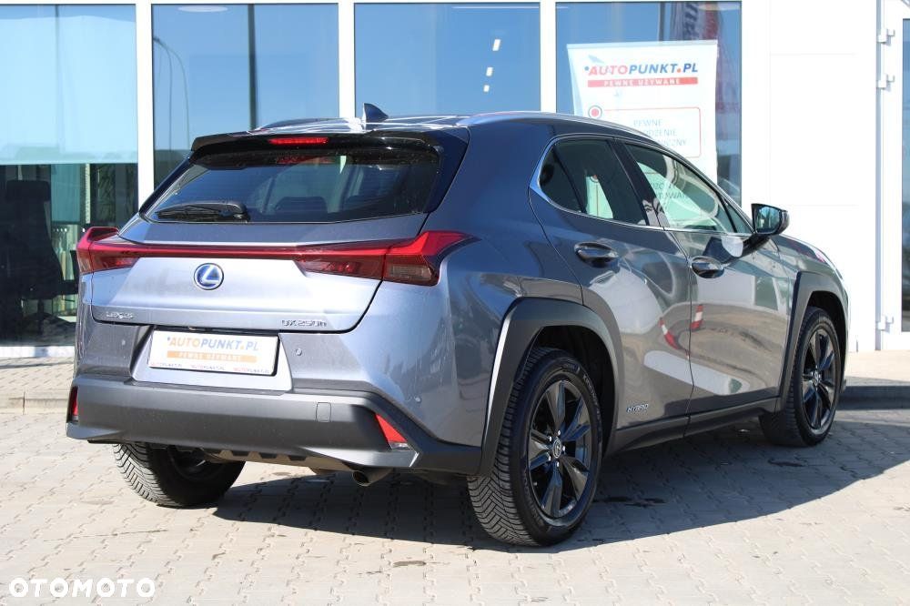 Lexus UX - 4