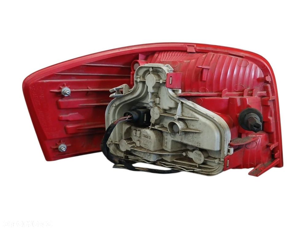 LAMPA PRAWA TYLNA TYŁ AUDI A3 8P 3D LAMPA PRAWA TYLNA TYŁ A3 8P 3D - 2