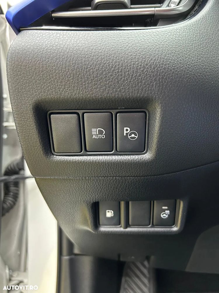 Toyota C-HR Hybrid Style Selection - 23