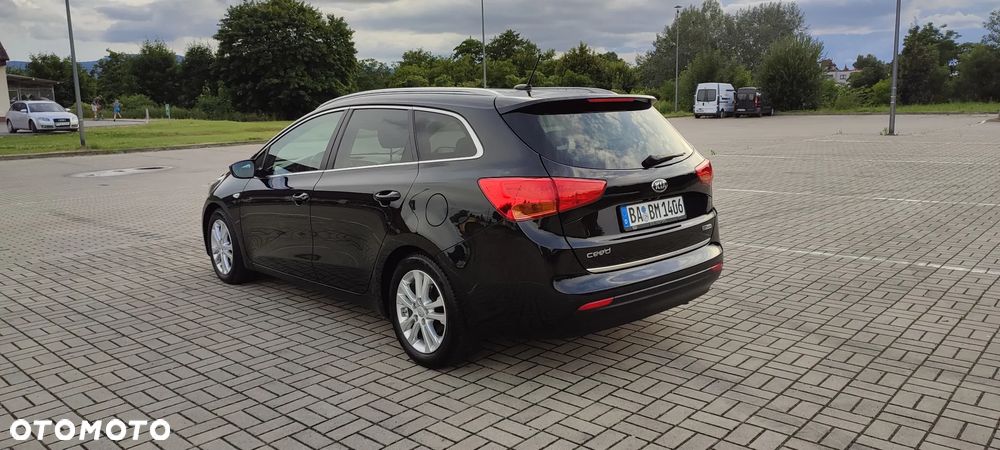 Kia Ceed 1.6 CRDi 136 ISG Dream-Team Edition - 3