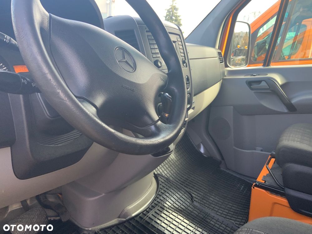 Mercedes-Benz SPRINTER 319 - 9