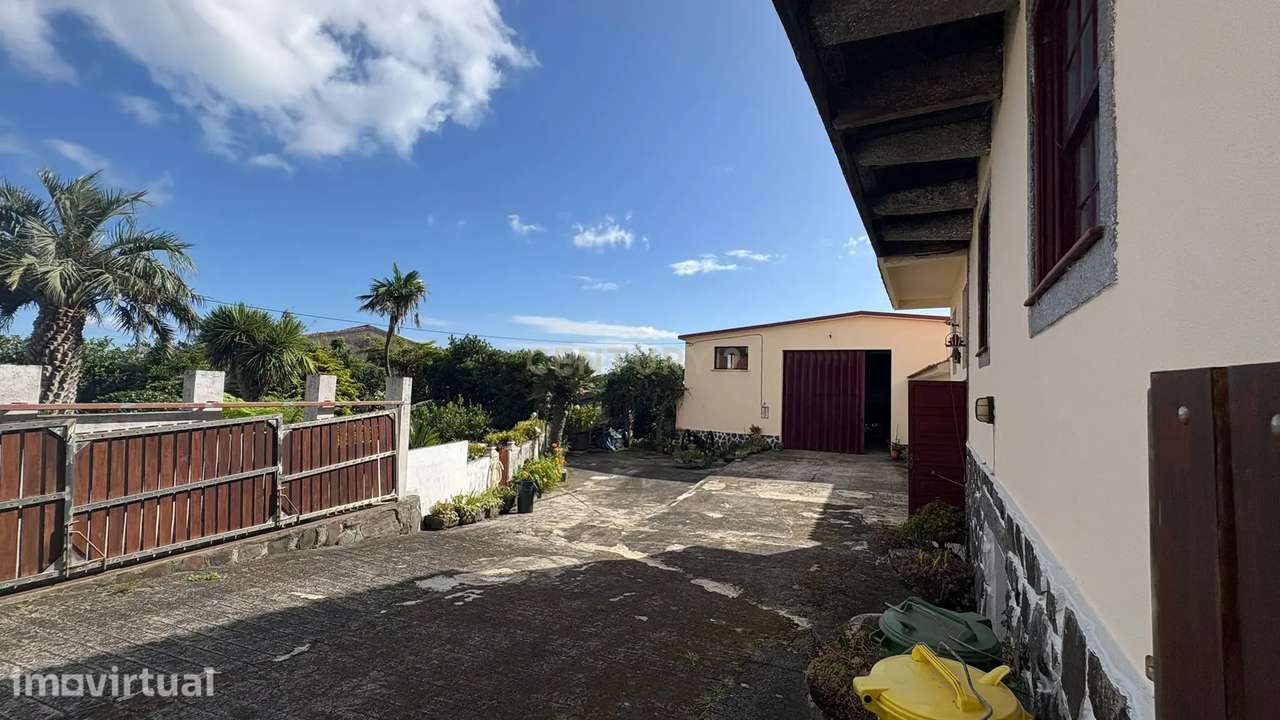 Oportunidade única, Moradia histórica com vista mar em lajes das Flore - Grande imagem: 4/48