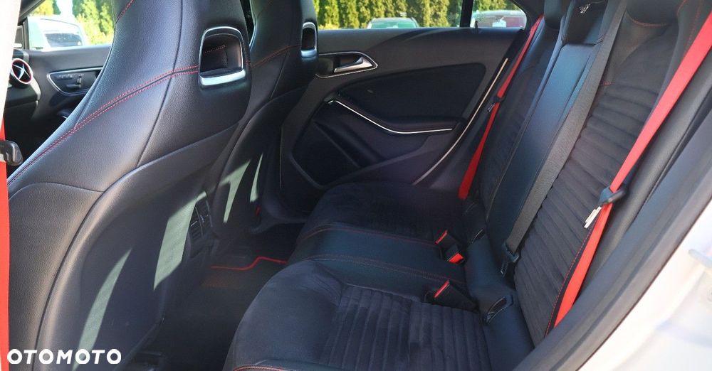 Mercedes-Benz CLA - 16