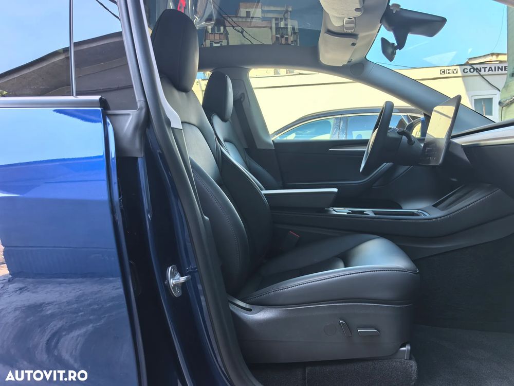 Tesla Model Y Long Range Dual Motor AWD - 14