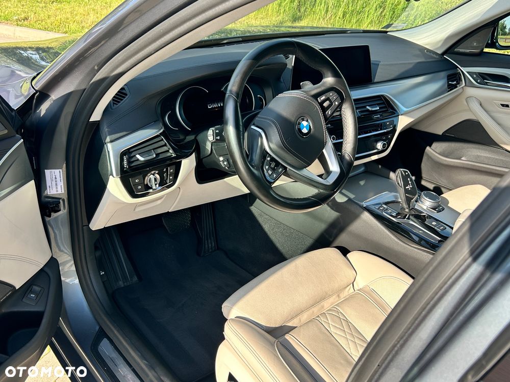 BMW Seria 5 530i xDrive Sport Line sport - 10