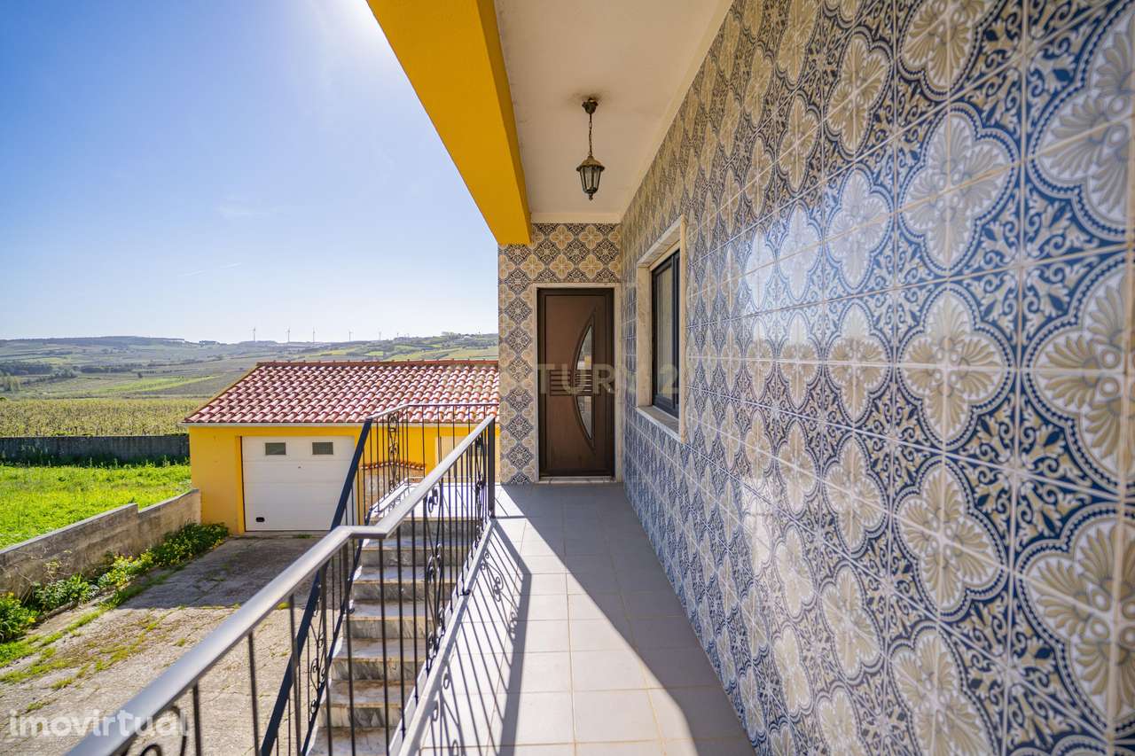 Moradia Bifamiliar com 2 Armazéns de Grande Dimensão - Grande imagem: 5/49