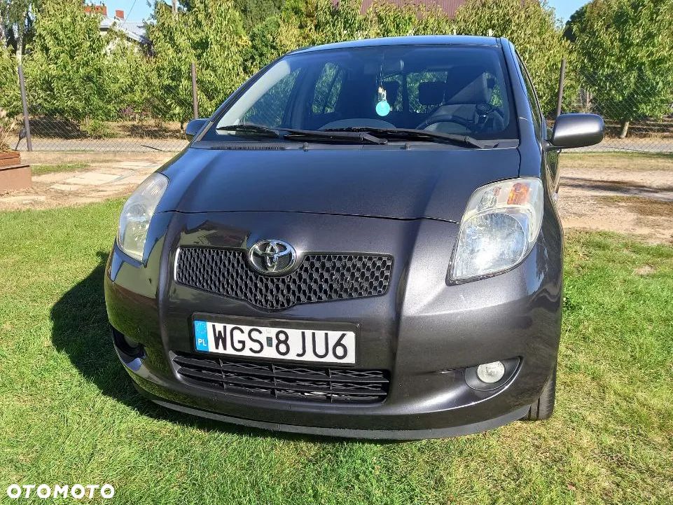 Toyota Yaris - 1