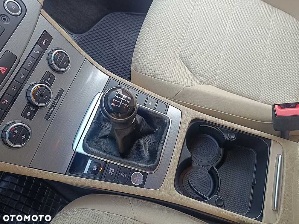 Volkswagen Passat 2.0 TDI Highline - 19