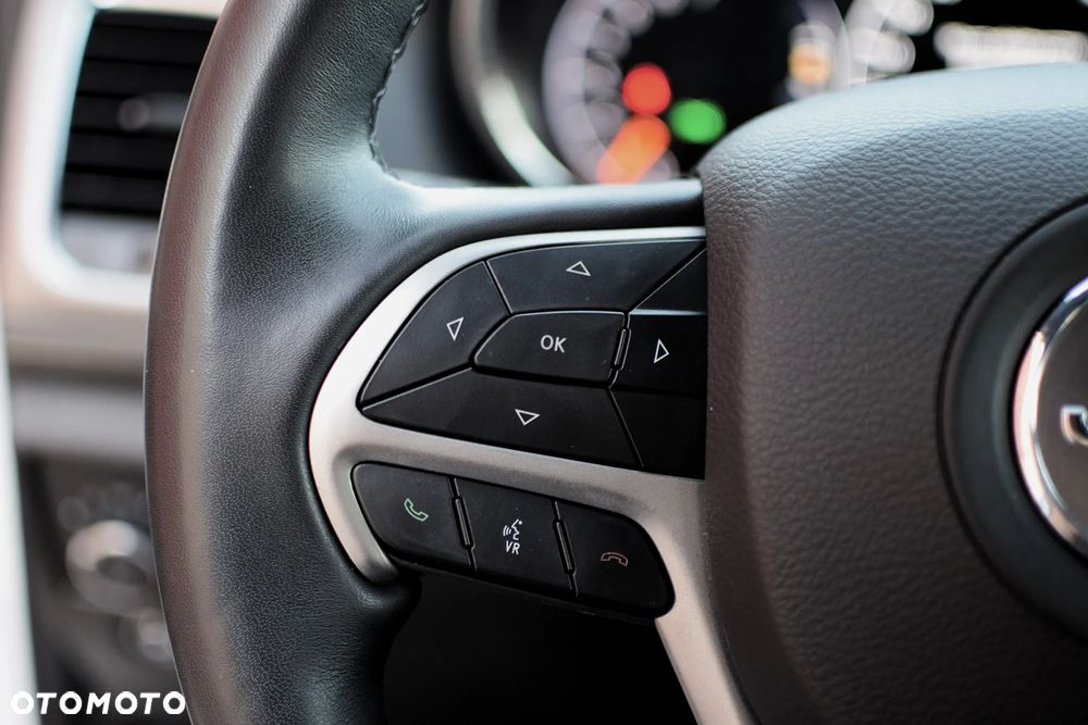 Jeep Grand Cherokee - 16