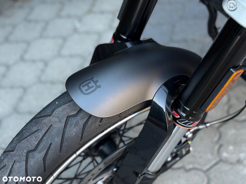 Husqvarna Svartpilen - 26