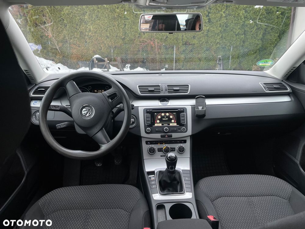 Volkswagen Passat 1.6 TDI Comfortline - 11