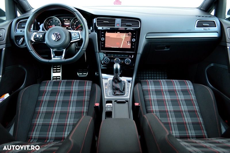 Volkswagen Golf 2.0 TSI DSG GTI - 14
