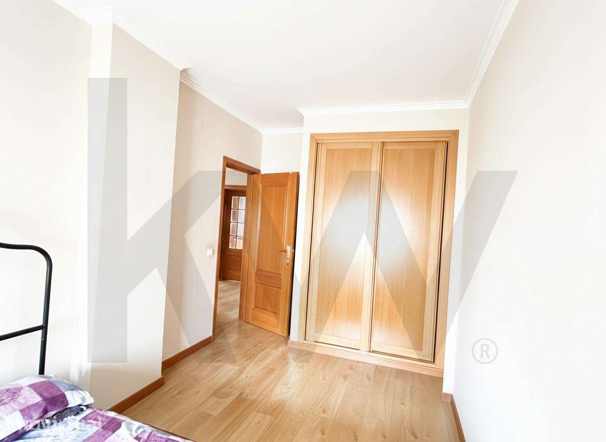 Apartamento T3 com boas vistas, garagem e arrecadações na Ramada, em O - Grande imagem: 3/18