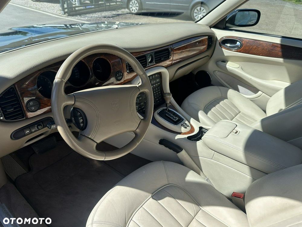 Jaguar XJ - 20