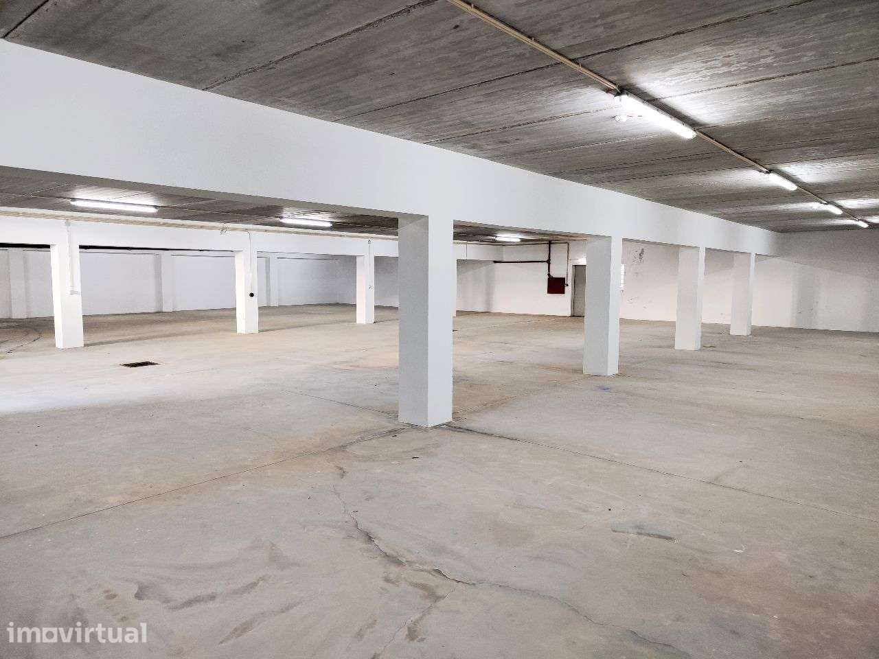 Armazém com 1596m2 em 2 pisos, Zona Industrial da Feiteira, Grijó - Grande imagem: 4/7