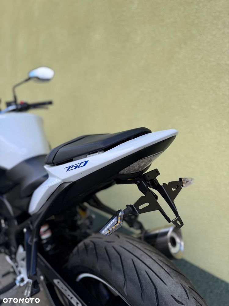 Suzuki GSR - 20