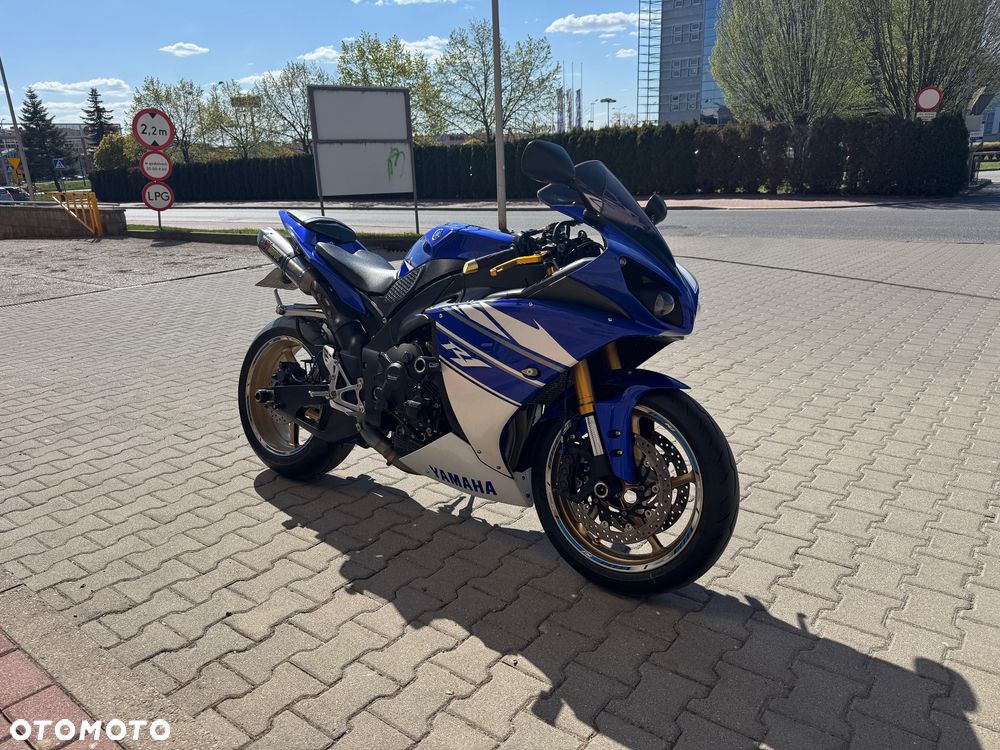 Yamaha R1 - 2