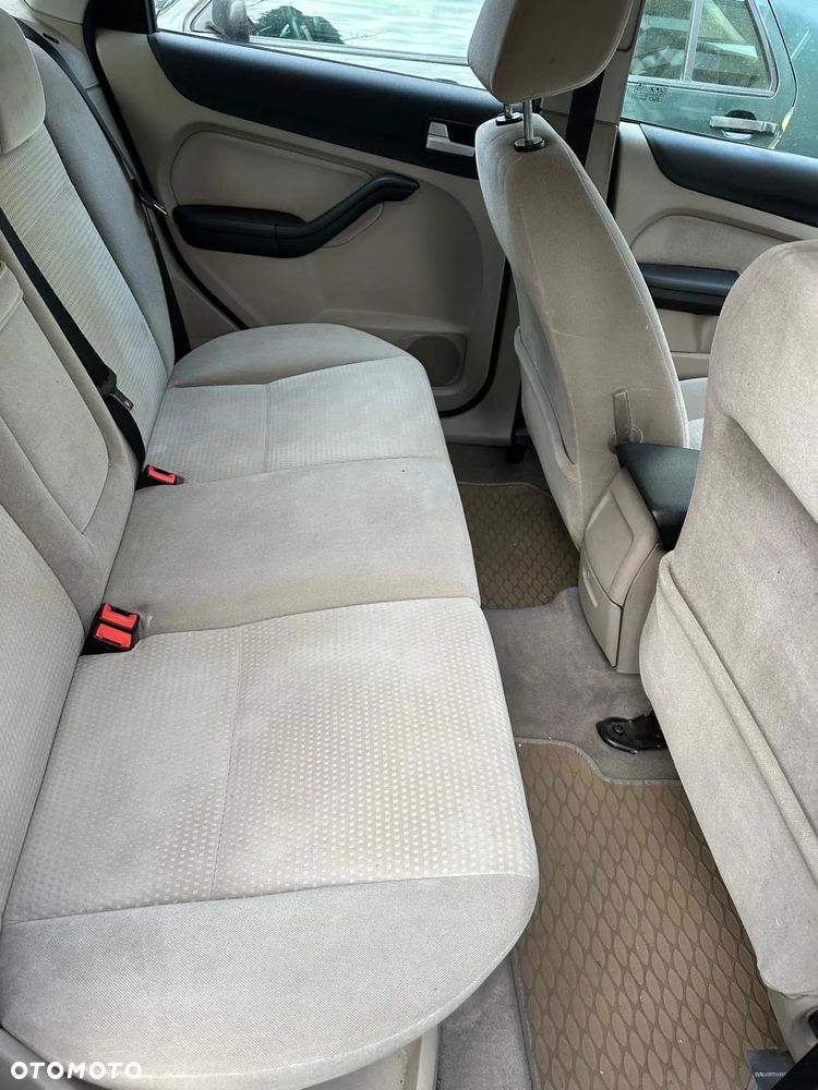 Ford Focus 1.6 TDCi Ghia - 7
