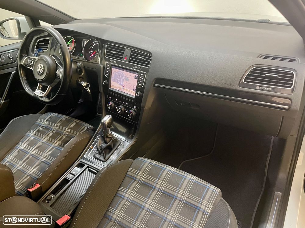 VW Golf 1.4 GTE Plug-In-Hybrid DSG - 32