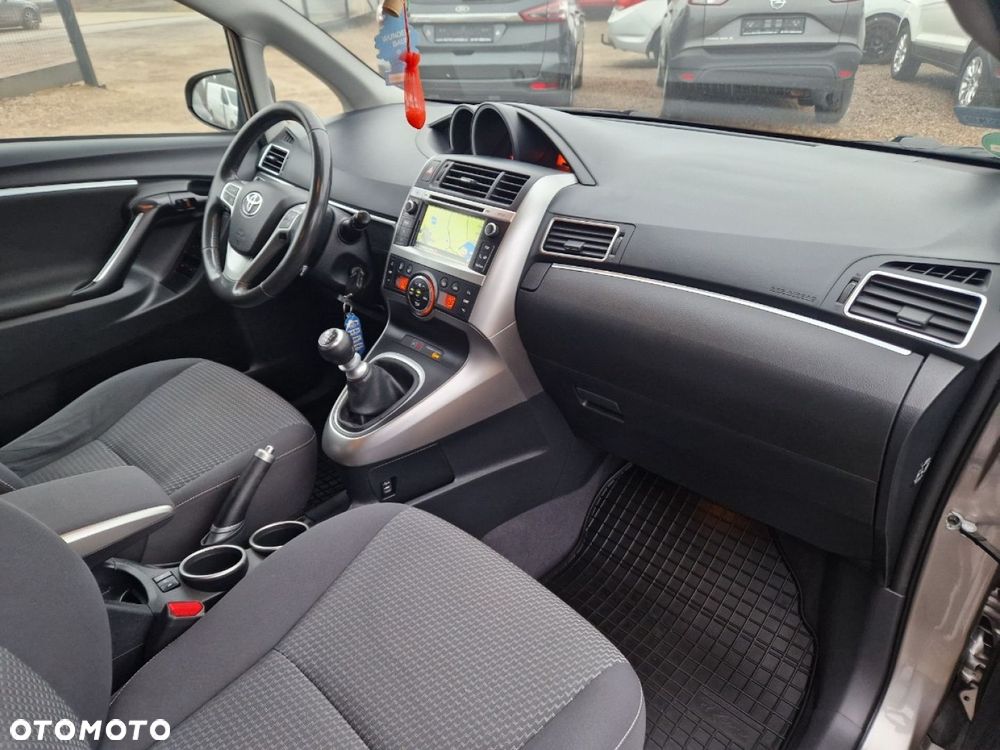 Toyota Verso 1.6 D-4D Premium - 19