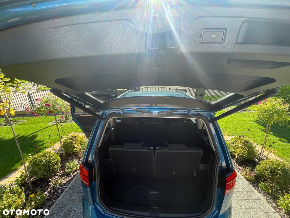Volkswagen Touran - 23