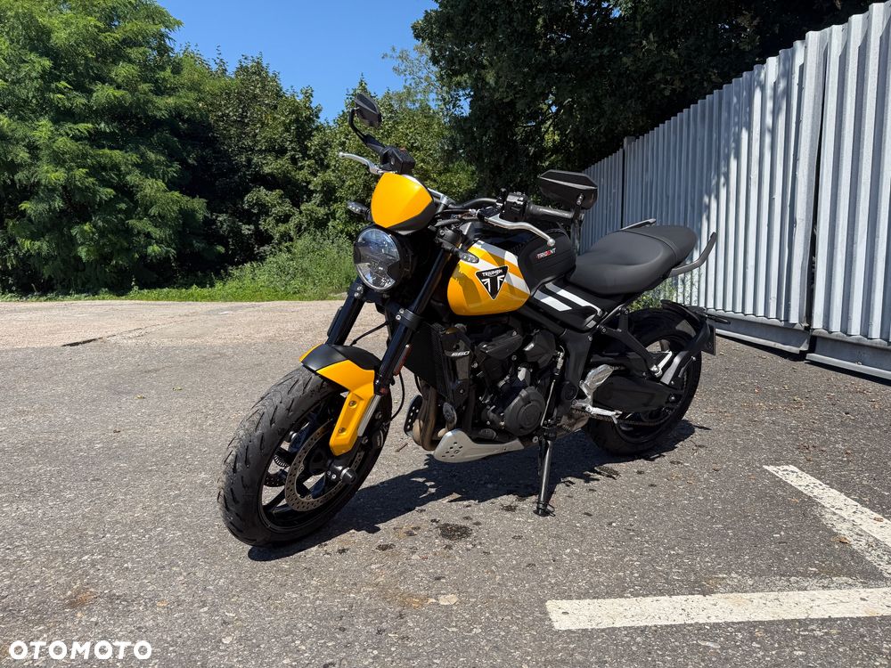 Triumph Trident - 1