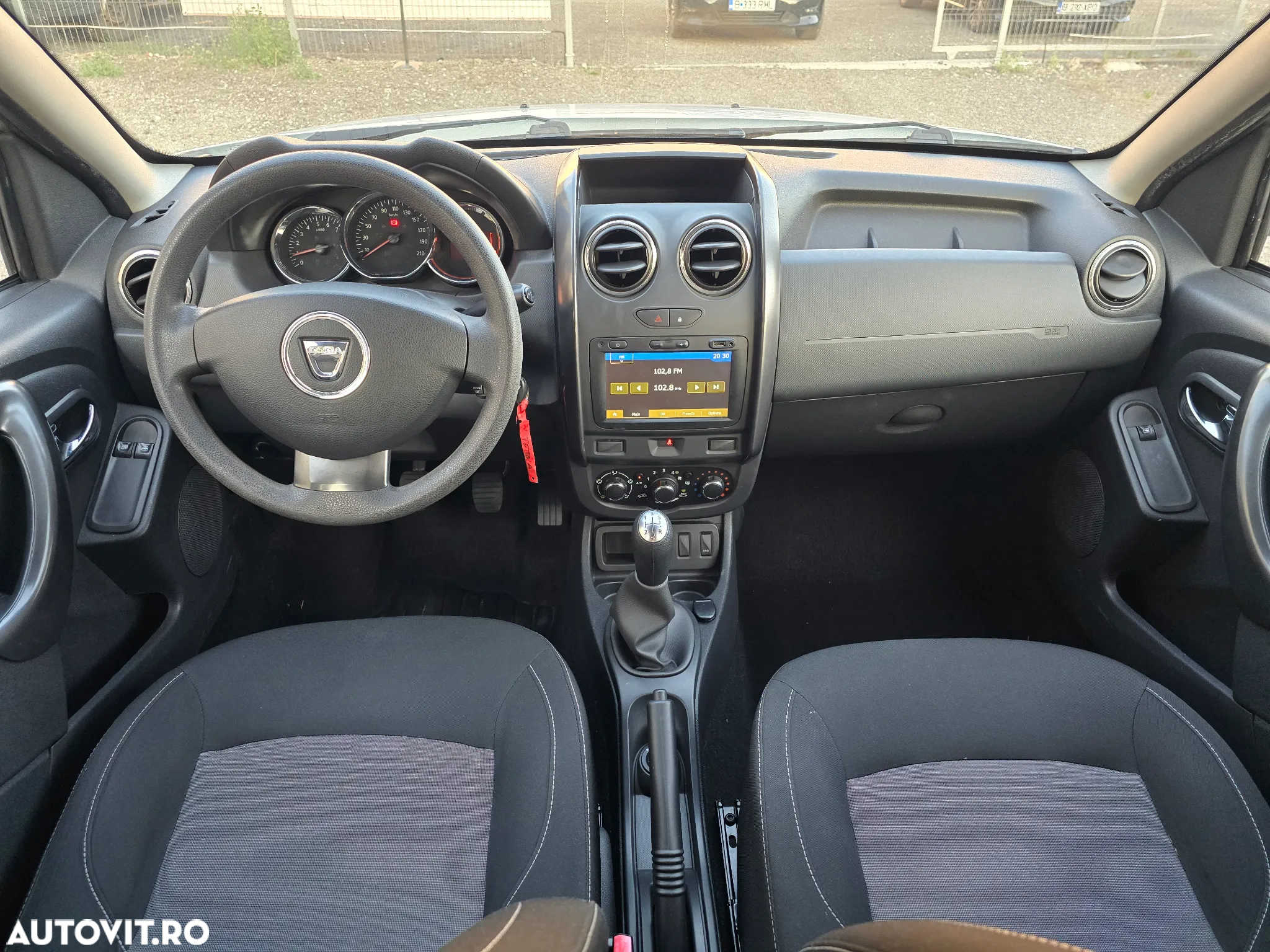 Dacia Duster 1.6 4x2 Laureate - 12