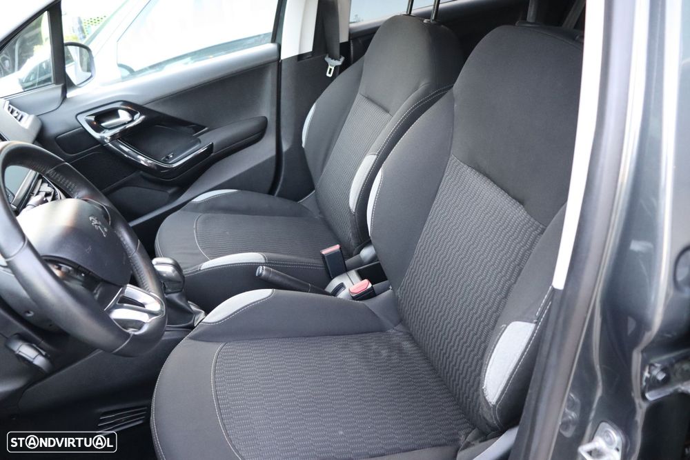 Peugeot 208 1.2 VTi SE Style - 14