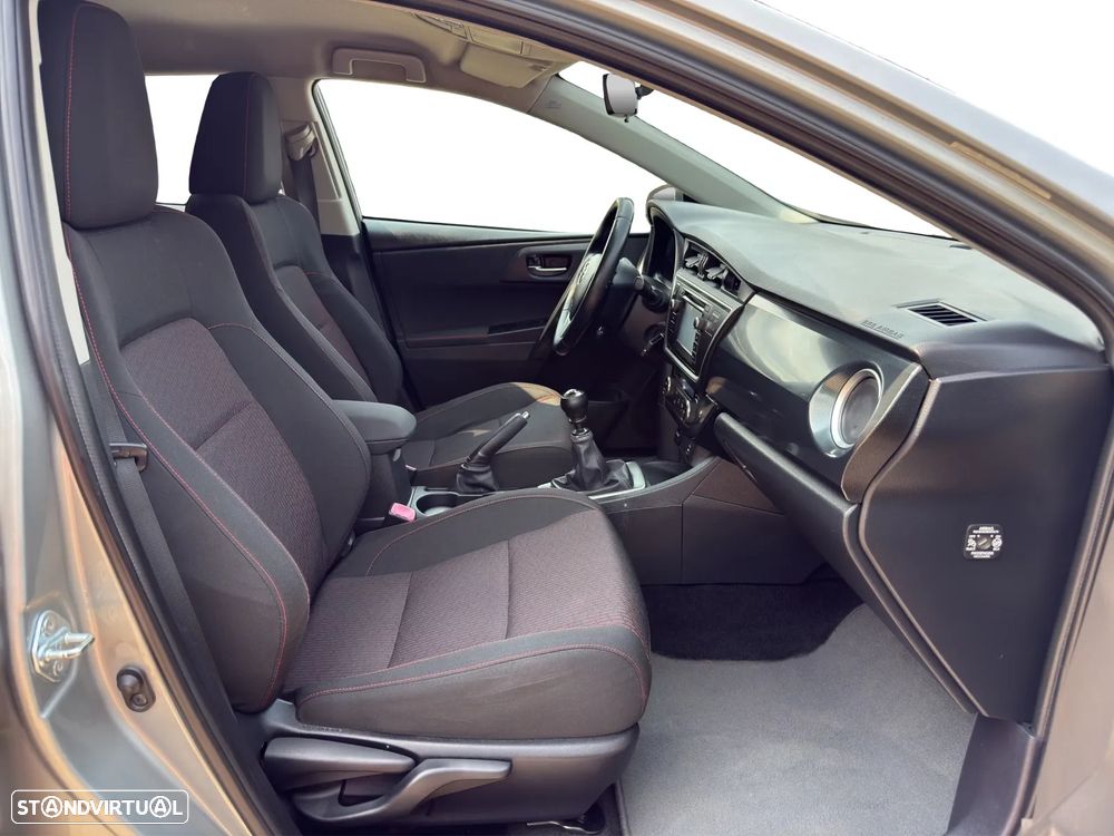 Toyota Auris 1.4 D-4D Exclusive - 15