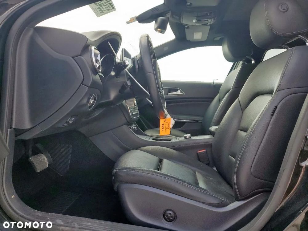 Mercedes-Benz GLA 250 4Matic 7G-DCT - 7