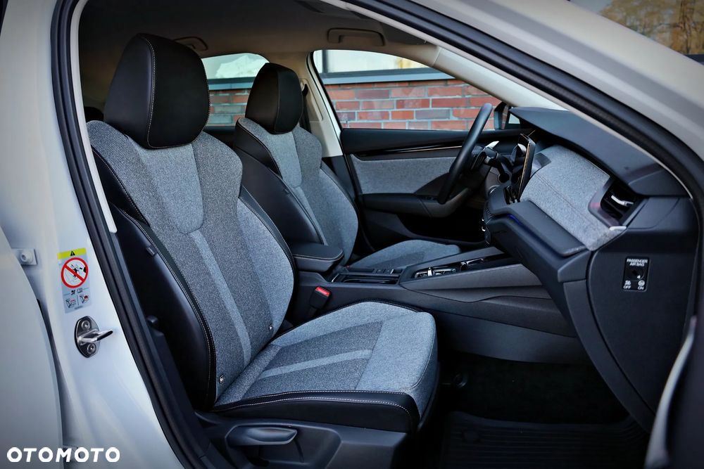 Skoda Octavia 2.0 TDI Selection DSG - 25