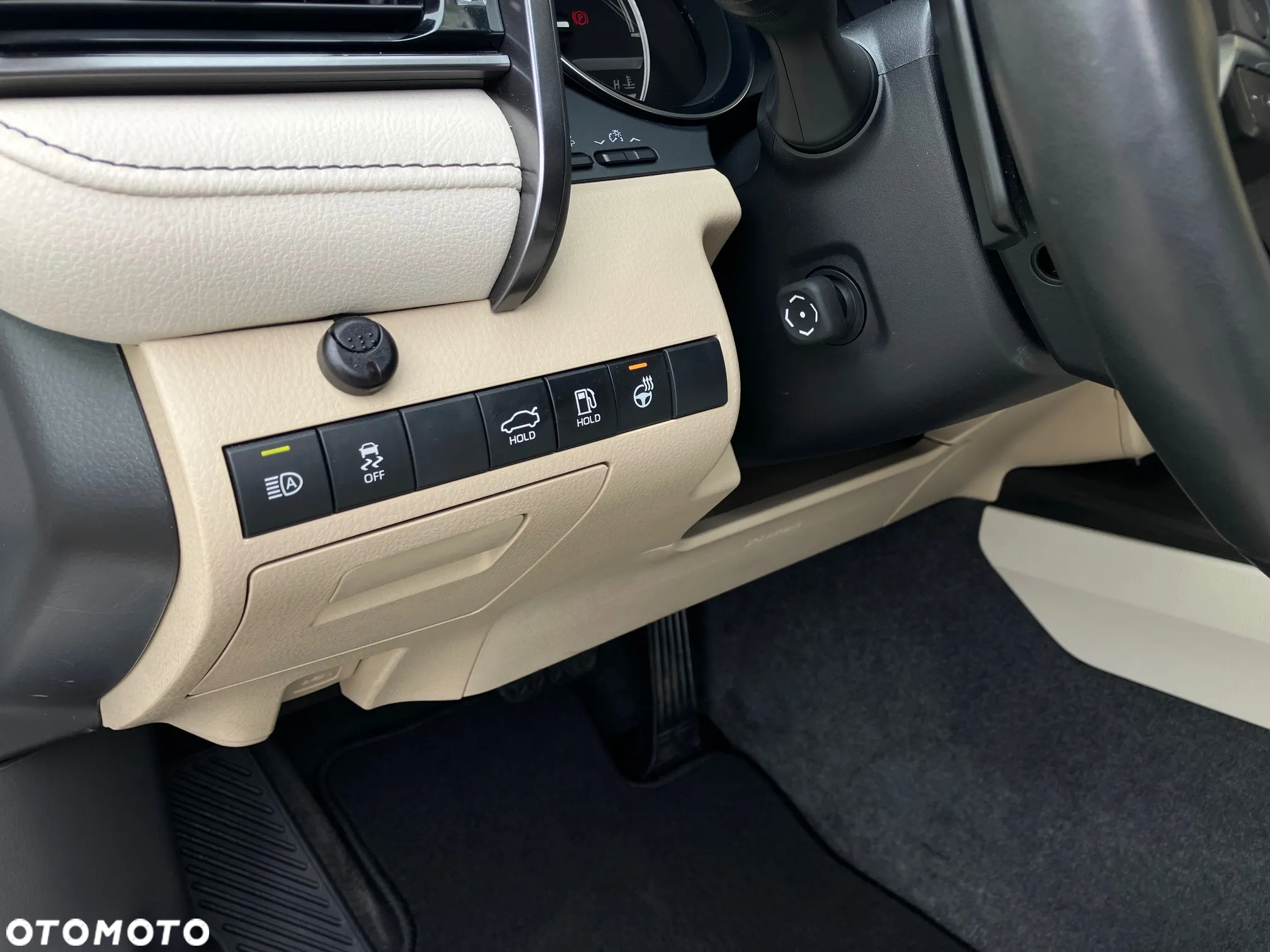 Toyota Camry 2.5 Hybrid Executive CVT - 33