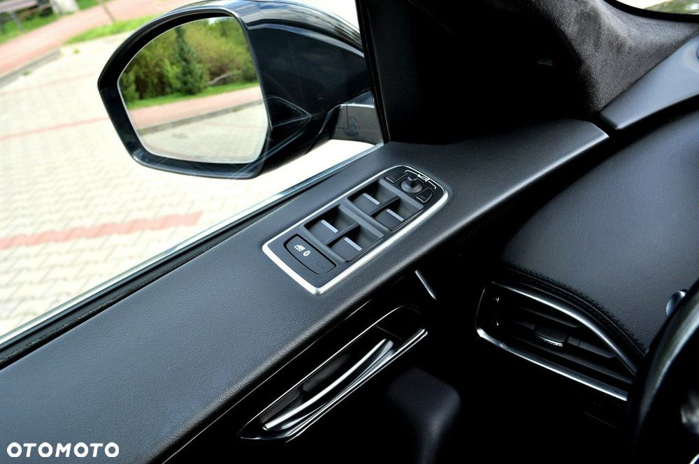 Jaguar F-Pace 20d Portfolio - 21